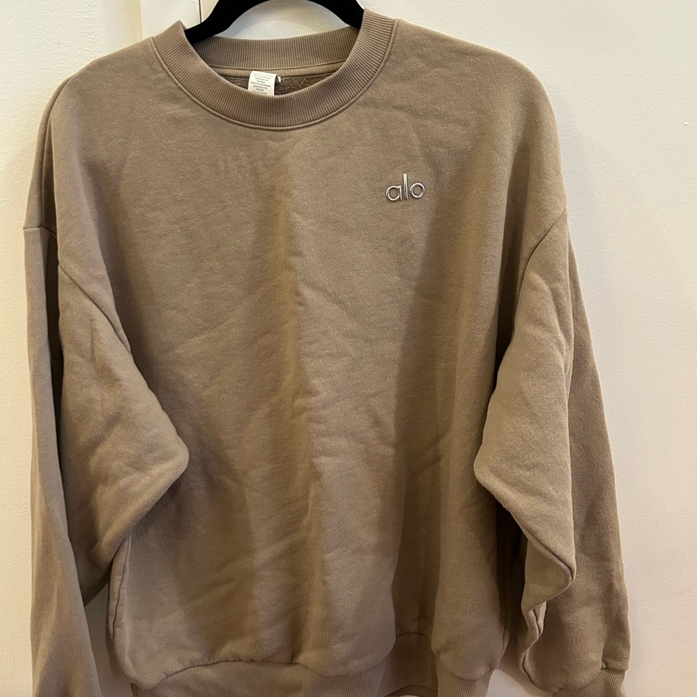ALO Yoga Women's Crewneck in Tan